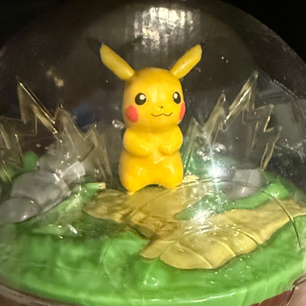 New PKMN Globe 2021 Pokemon Pikachu Illuminated Terrarium 5" tall light glows - Picture 8 of 8